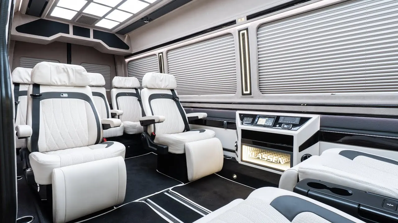 Mercedes Sprinter Van photo 6 of 8