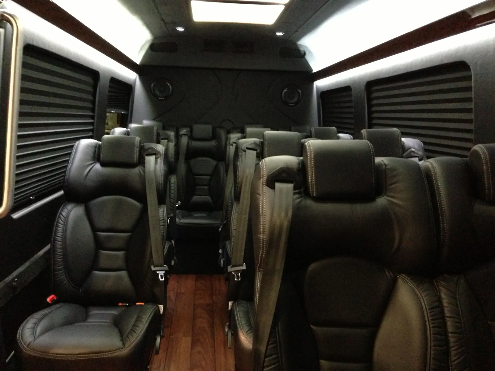 Mercedes Sprinter Van photo 7 of 8