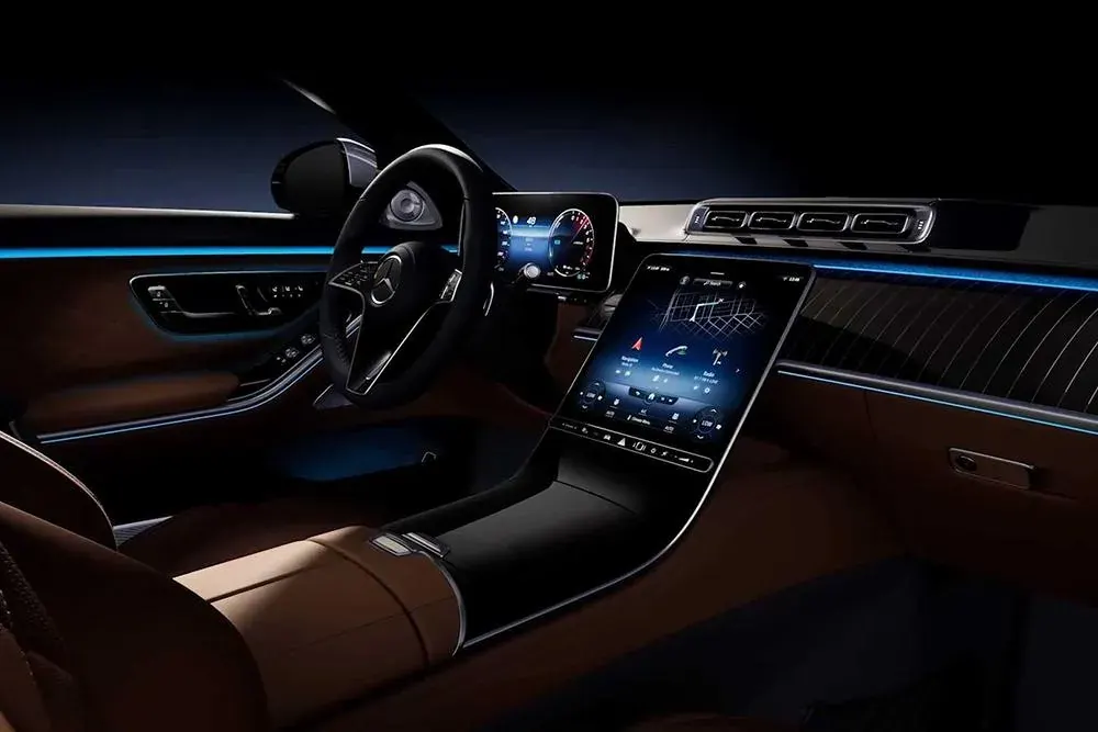 Luxury Sedan / Town Car photo 3 of 4