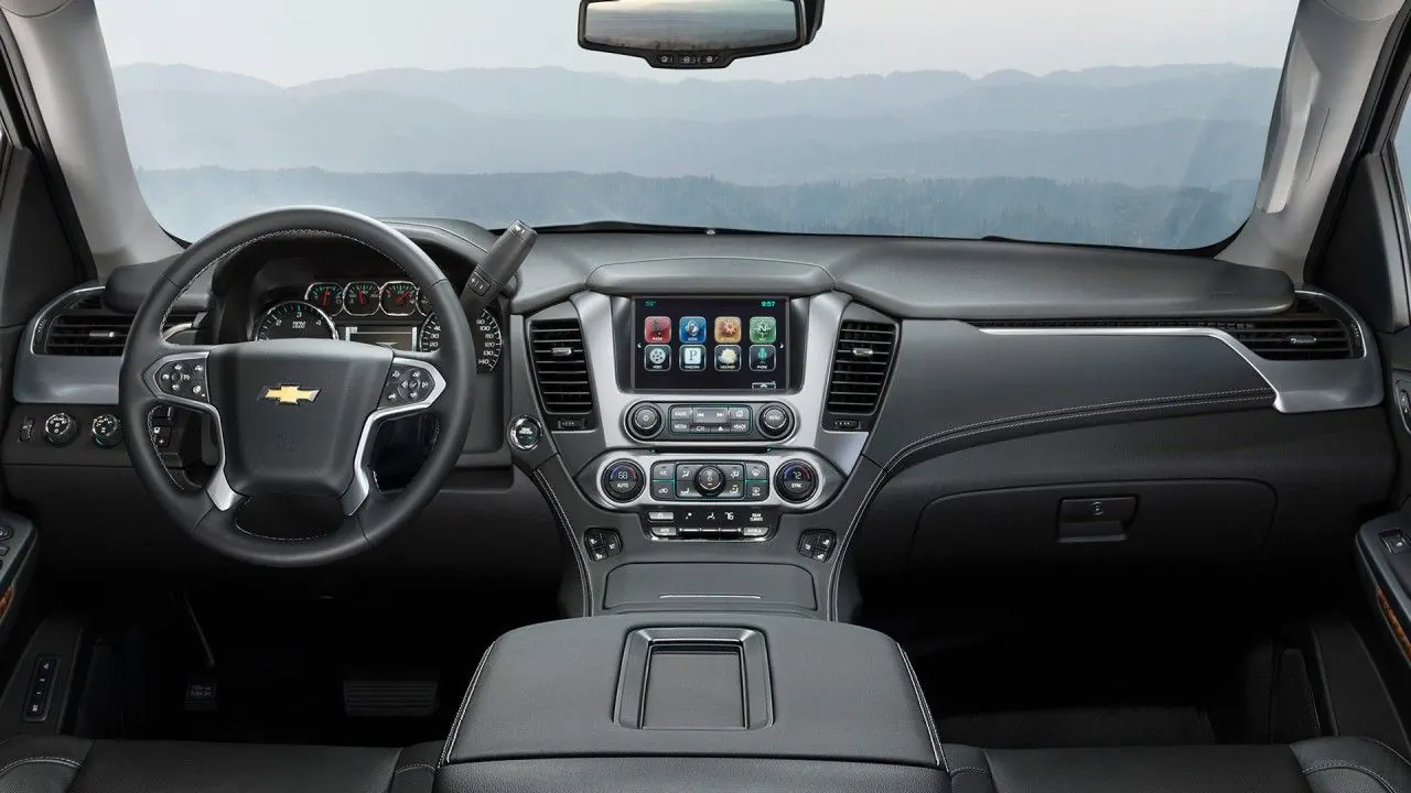 Luxury SUV photo 9 of 9