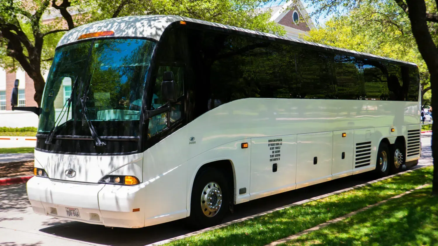 Charter Bus / Motor Coach photo 2 of 6