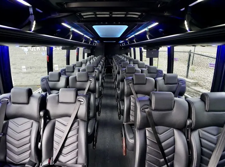 Charter Bus / Motor Coach photo 4 of 6